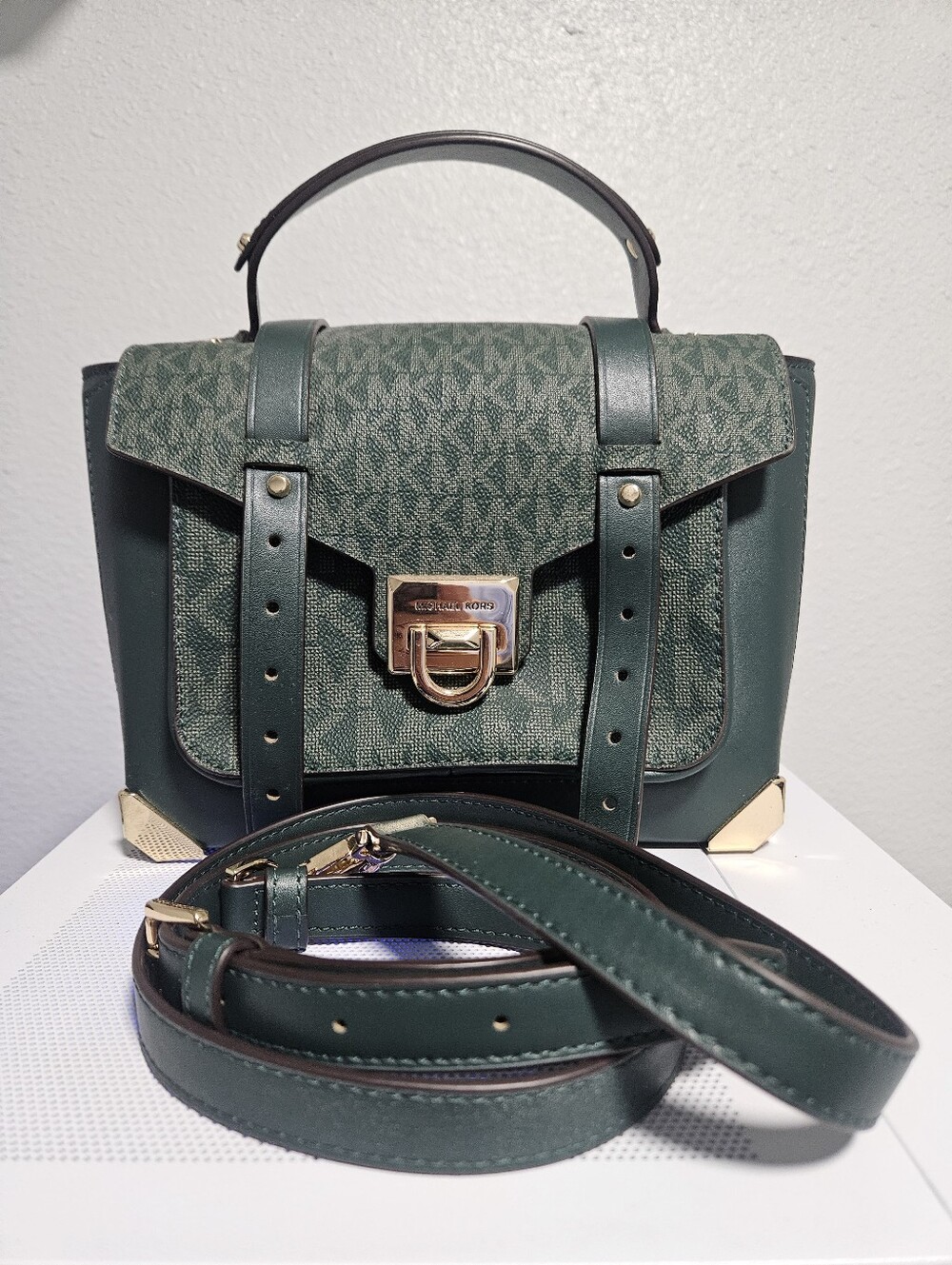 Michael Kors Manhattan Medium Leather Satchel. Racer Green - Picture 9 of 9